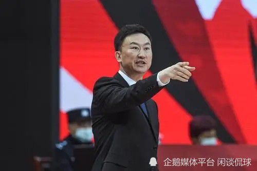 但，若是人类是从基因里就携带着这梦，下意识的绘出这个星图呢？究竟是外星人的陈迹仍是犹如指环王那般，异形液体的指令呢？　　　　求生的愿望，所有生物配合的尖叫。